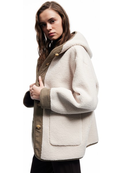 Uzun Kollu Kapüşonlu Süet Astarlı Cepli Düğmeli Peluş Kaban