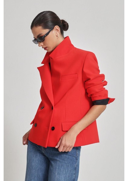 Kırmızı Asimetrik Kapama Cep Detaylı Ceket