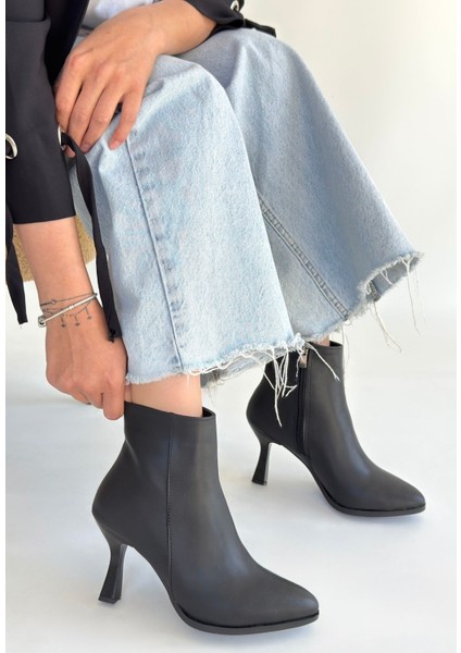 Mişha Ince Topuklu Fermuarlı Siyah Bot