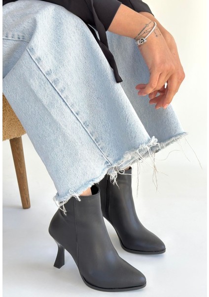 Mişha Ince Topuklu Fermuarlı Siyah Bot fiyatları