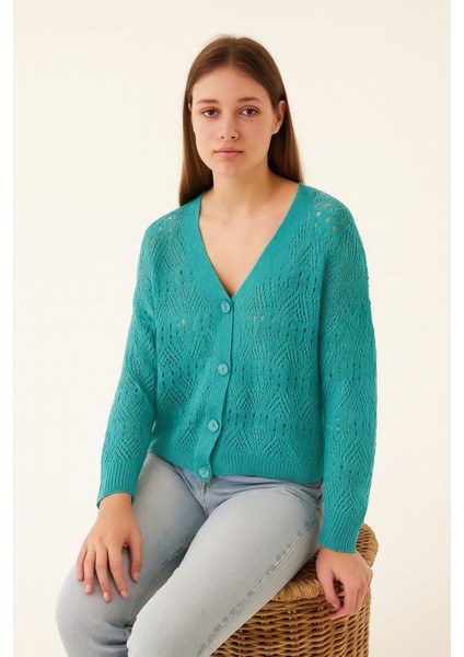 Kadın V Yaka Önü Düğmeli Mevsimlik Hırka