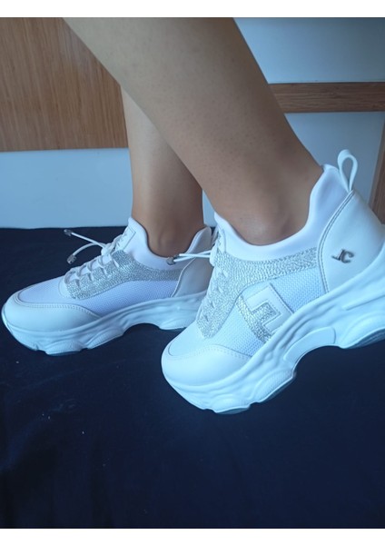 Kadın Yüksek Taban Rahat Şık Günlük Spor Ayakkabı Beyaz Renk fiyatları