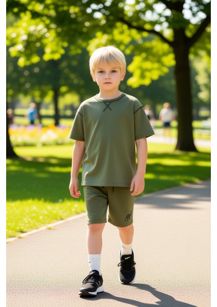 Erkek Çocuk Pamuklu Bisiklet Yaka Kısa Kollu T Shirt ve Şort Takımı Kaliteli Şık Rahat