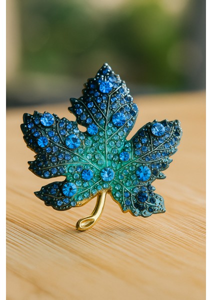 Göksunun Izi Mavi Taşlı Altın Tonlu Yaprak Formlu Metal Broş Aksesuar