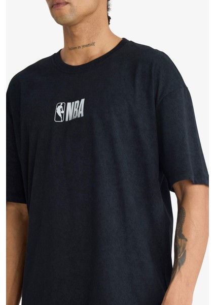 NBA Wordmark Bisiklet Yaka Sırt Baskılı Kısa Kollu Tişört G3645AX25AU fırsatları