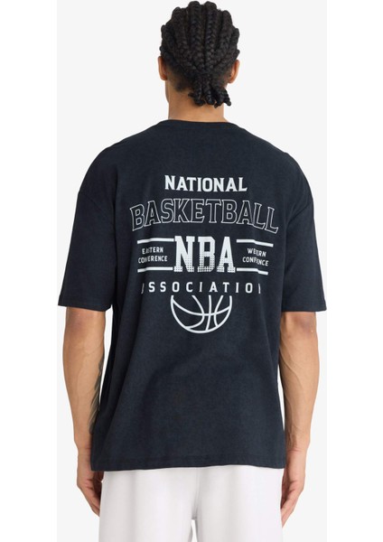 NBA Wordmark Bisiklet Yaka Sırt Baskılı Kısa Kollu Tişört G3645AX25AU indirimleri