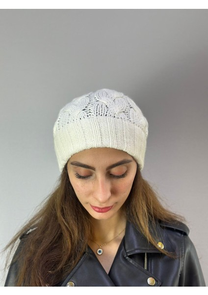 Beyaz Örgü Kadın Bere