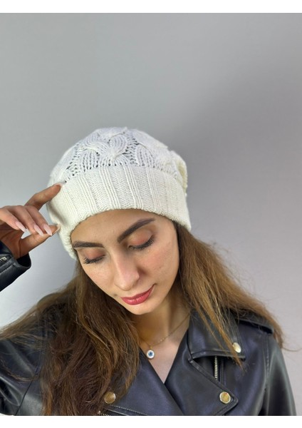 Beyaz Örgü Kadın Bere modelleri