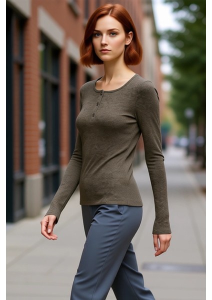 Kadın Fitted Vücuda Oturan Esnek Örme Bluz Havuz Yaka Standart Kol Çıtçıt Detaylı Kışlık Casual