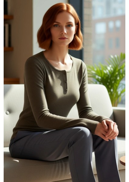 Kadın Fitted Vücuda Oturan Esnek Örme Bluz Havuz Yaka Standart Kol Çıtçıt Detaylı Kışlık Casual fiyatları