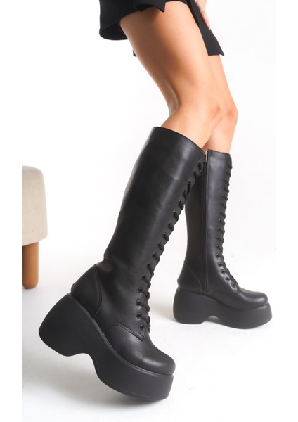 Kalın Yüksek Dolgu Topuklu Fermuarlı Diz Altı Siyah Sade Bağcıklı Kadın Çizme
