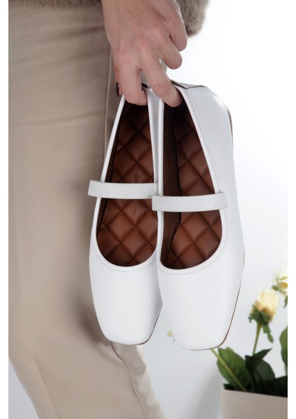 Beyaz Kare Burunlu Balerin Kadın Babet