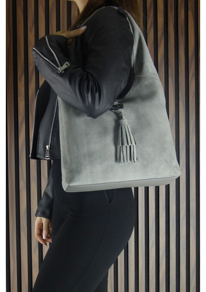 Gri Hakiki Dana Süet Püsküllü Manyetik Kapaklı Orta Boy Günlük Omuz Çantası modelleri