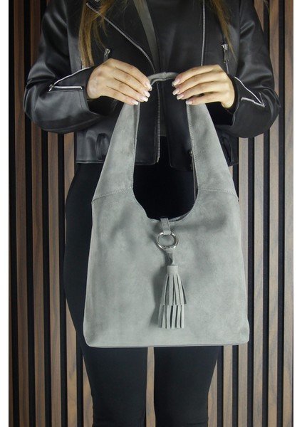 Gri Hakiki Dana Süet Püsküllü Manyetik Kapaklı Orta Boy Günlük Omuz Çantası