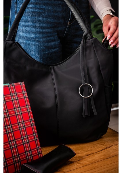 Astarlı Tek Bölmeli Püsküllü El ve Omuz Çantası 111005 fırsatları