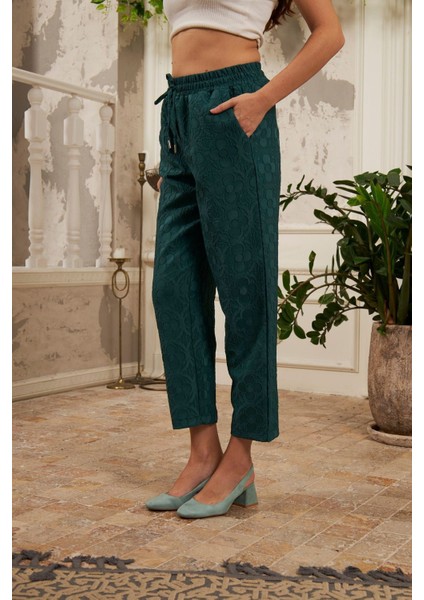 Kadın Kabartma Desenli Beli Lastikli Rahat Kalıp Pantolon