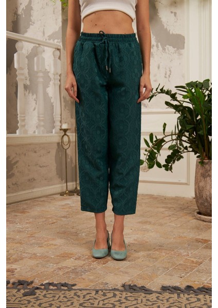 Kadın Kabartma Desenli Beli Lastikli Rahat Kalıp Pantolon modelleri