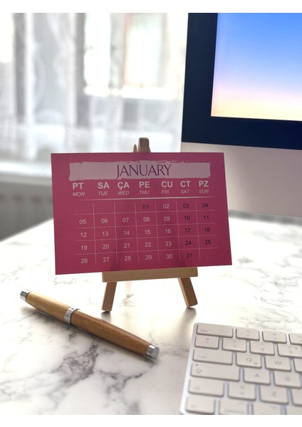 2026 Her Sayfa Farklı Renk TEMALI10X15CM Mini Şövaleli Masa Takvimi fırsatları