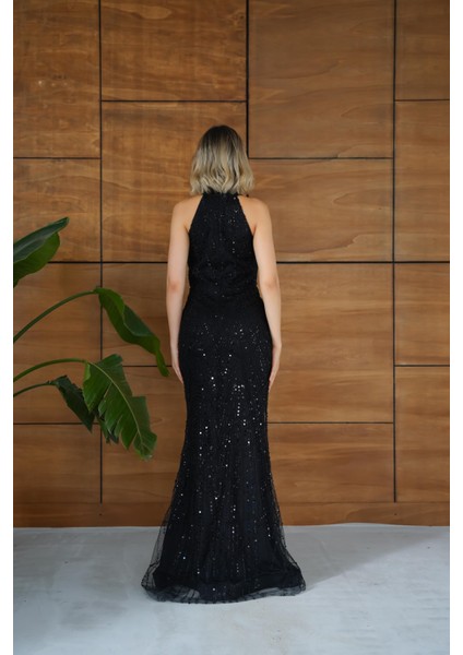 Halter Yaka Boncuk Işlemeli Uzun Siyah Abiye Elbise modelleri