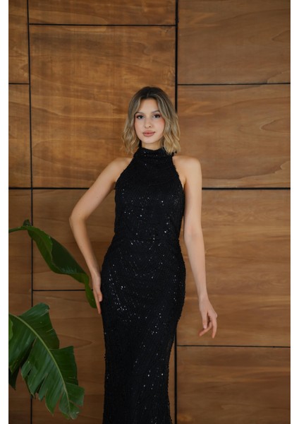 Halter Yaka Boncuk Işlemeli Uzun Siyah Abiye Elbise fırsatları