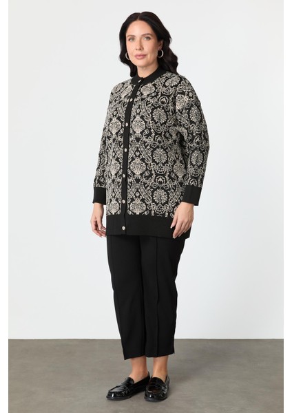 Büyük Beden Soyut Desenli Triko Hırka-Siyah/kemik modelleri