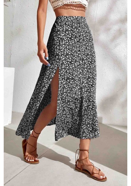 Çiçekli Yırtmaç Detaylı Etek