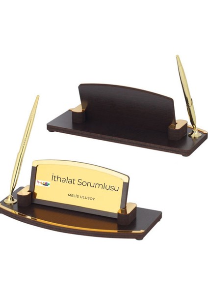 Kurumsal Firmalara Özel Logolu Ahşap ve Metal Kalemli Masa Isimliği – Kişiye Özel Ofis Hediyesi