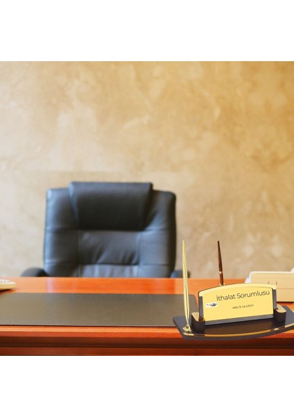 Kurumsal Firmalara Özel Logolu Ahşap ve Metal Kalemli Masa Isimliği – Kişiye Özel Ofis Hediyesi fiyatları