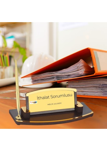 Kurumsal Firmalara Özel Logolu Ahşap ve Metal Kalemli Masa Isimliği – Kişiye Özel Ofis Hediyesi modelleri