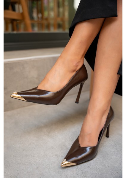 Niko Acı Kahve Gold Aksesuarlı Topuklu Ayakkabı