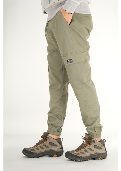 Erkek Açık Haki Kargo Cepli Jogger Pantolon Rahat Kesim Pamuklu Lastikli Paça