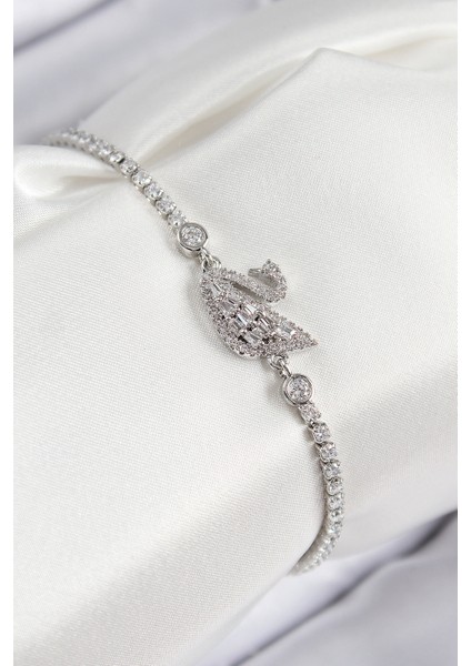 Pirinç Zirkon Taşlı Kuğu Model Gümüş Renk Kadın Bileklik - TJ-BB7690