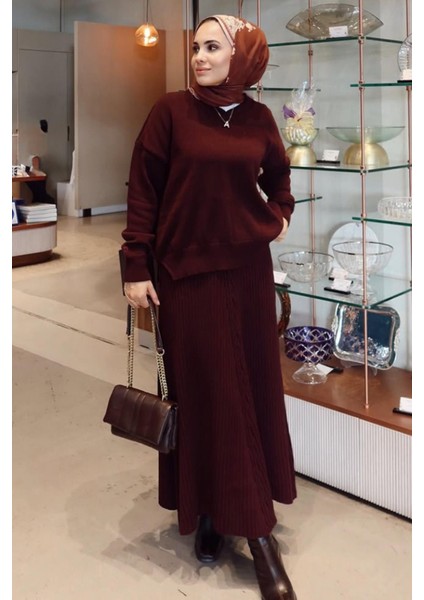 Merve Nur Akyüz'ün Tercihi Fitilli Triko Etekli Takım Mürdüm