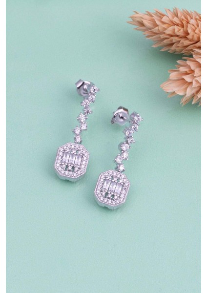 Pırlanta Montür Sıralı Tek Taş Rodyum Kaplama Baget Gümüş Küpe fırsatları