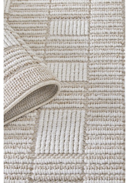 Posıtano Krem Bej Renk Kareli Model Yumuşak Bukleli ve Püsküllü Dekoratif Makine Dokuma Halı