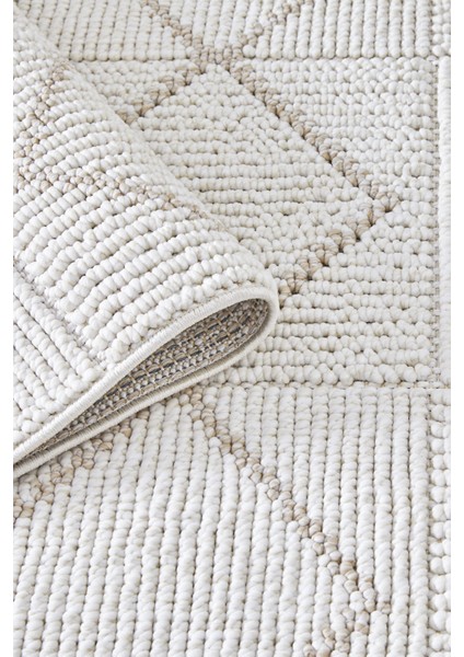 Posıtano Krem Bej Renk Geometrik Model Yumuşak Bukleli ve Püsküllü Dekoratif Makine Dokuma Halı