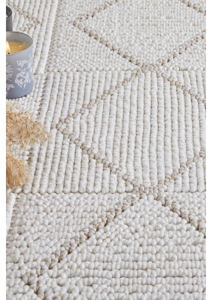 Posıtano Krem Bej Renk Geometrik Model Yumuşak Bukleli ve Püsküllü Dekoratif Makine Dokuma Halı