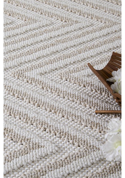 Posıtano Krem Bej Renk Zigzag Model Yumuşak Bukleli ve Püsküllü Dekoratif Makine Dokuma Halı