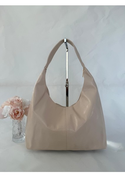 Kadın Omuz Çantası | Deri Görünümlü Geniş Kapasiteli Şık Günlük Çanta – Bordo / Bej / Siyah | Trend, Minimal ve Zarif Tasarım