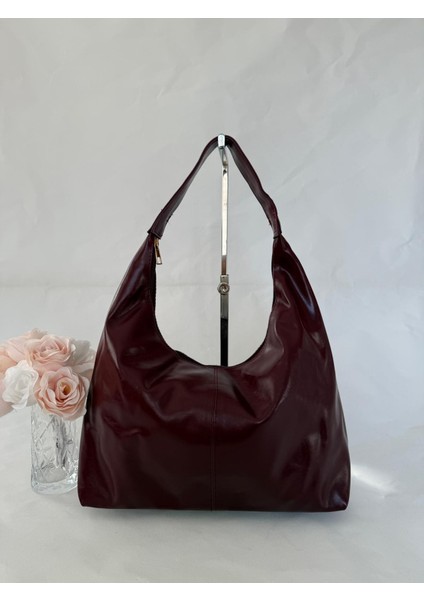 Kadın Omuz Çantası | Deri Görünümlü Geniş Kapasiteli Şık Günlük Çanta – Bordo / Bej / Siyah | Trend, Minimal ve Zarif Tasarım