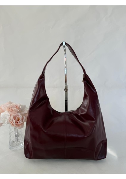 Kadın Omuz Çantası | Deri Görünümlü Geniş Kapasiteli Şık Günlük Çanta – Bordo / Bej / Siyah | Trend, Minimal ve Zarif Tasarım modelleri