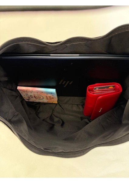 Kadın Omuz Çantası | Deri Görünümlü Geniş Kapasiteli Şık Günlük Çanta – Bordo / Bej / Siyah | Trend, Minimal ve Zarif Tasarım fırsatları