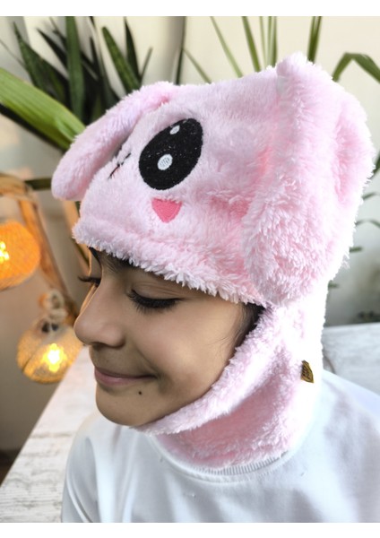 Kız Erkek Unisex Kendinden Boyunluklu Bere Peluş Figürlü Yumuşak Kulak Korumalı Pembe