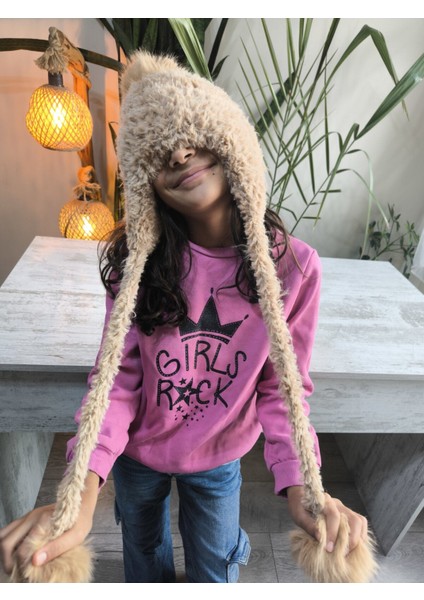 Kız Çocuk Uzun Ponponlu Kulağı Kapatan Bere Peluş Puf Puf Yumuşacık Camel (Açık Taba)