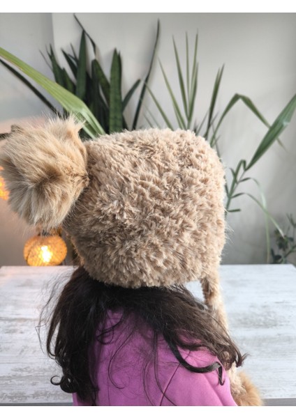 Kız Çocuk Uzun Ponponlu Kulağı Kapatan Bere Peluş Puf Puf Yumuşacık Camel (Açık Taba) modelleri