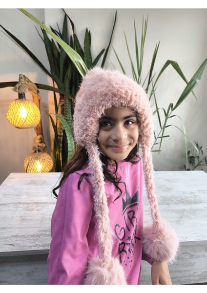 Kız Çocuk Uzun Ponponlu Kulağı Kapatan Bere Peluş Puf Puf Yumuşacık Pudra