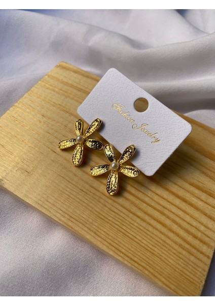 Kararmaz Çelik Çiçek Detaylı Gold Küpe fiyatları