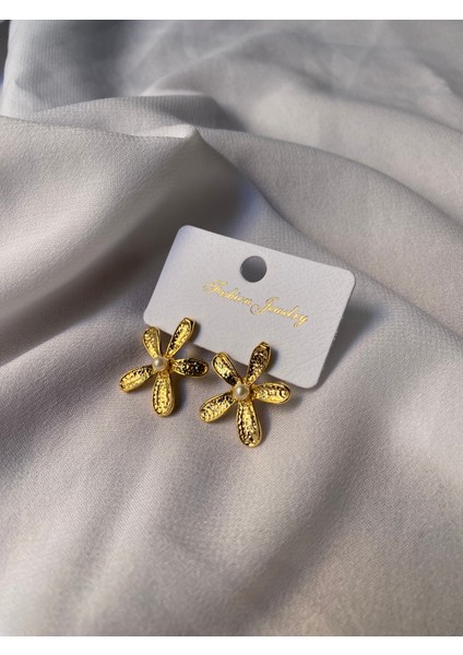 Kararmaz Çelik Çiçek Detaylı Gold Küpe modelleri