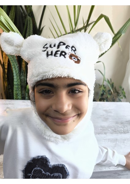 Kız Erkek Unisex Kendinden Boyunluklu Bere Peluş Figürlü Yumuşak Kulak Korumalı Hero Beyaz
