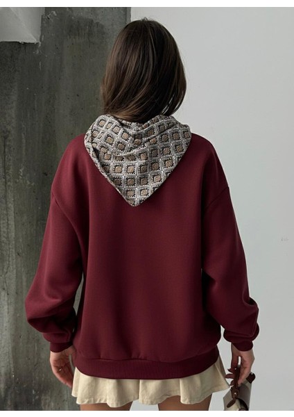 Fularlı Bordo Ceylan Desenli Sweatshirt fırsatları